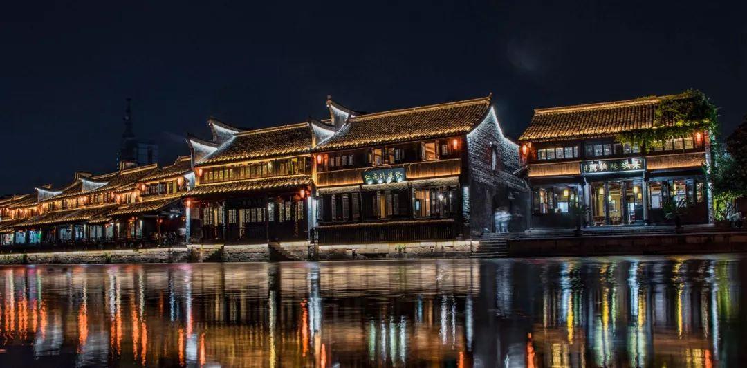 巴黎时装周:国内明星齐露怯,周杰伦似暴发户,朱一龙造型拉胯